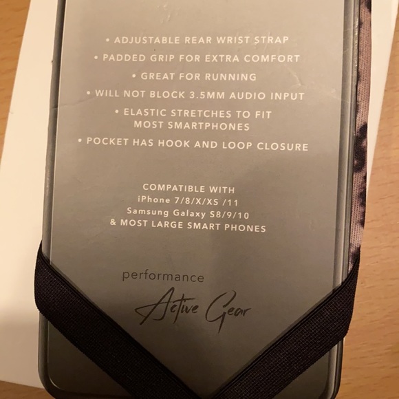 Jessica Simpson Phone Grip Hand Band Cheetah - Picture 4 of 5